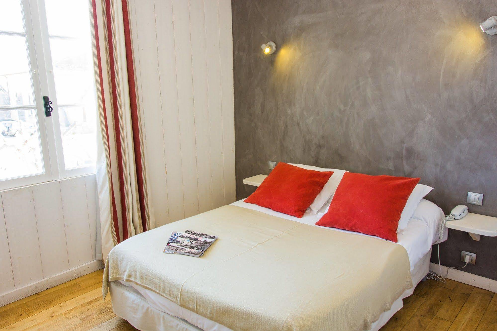 Hotel Le Clocher Арс-эн-Рэ Экстерьер фото