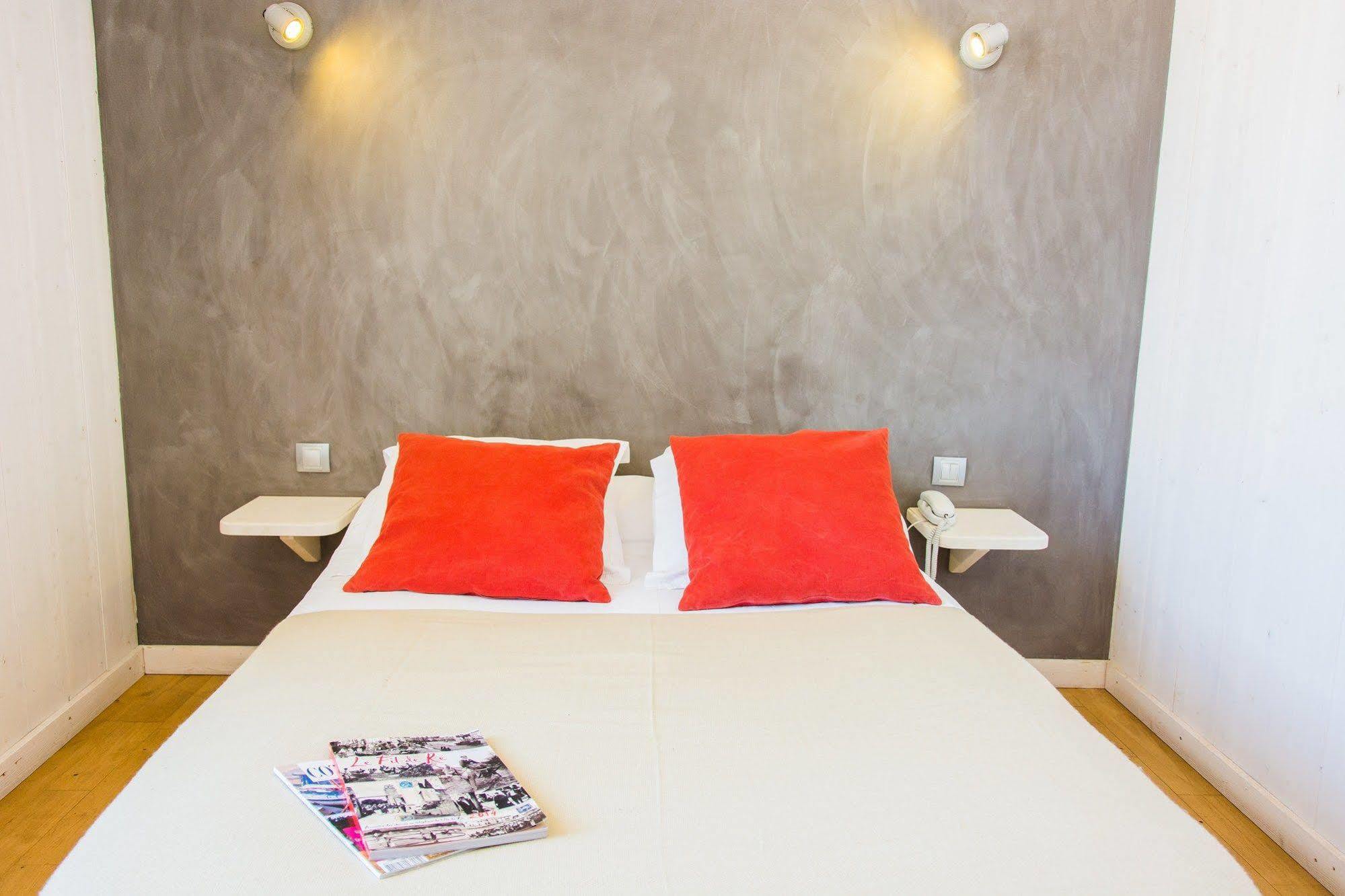 Hotel Le Clocher Арс-эн-Рэ Экстерьер фото